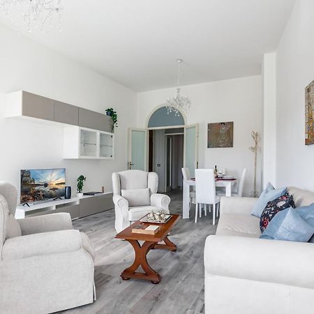 Lungarno Elegant Apartment With Panoramic Balcony ピサ エクステリア 写真