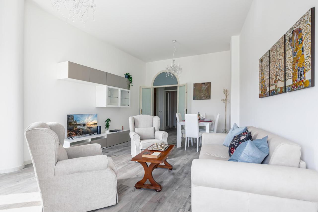 Lungarno Elegant Apartment With Panoramic Balcony ピサ エクステリア 写真